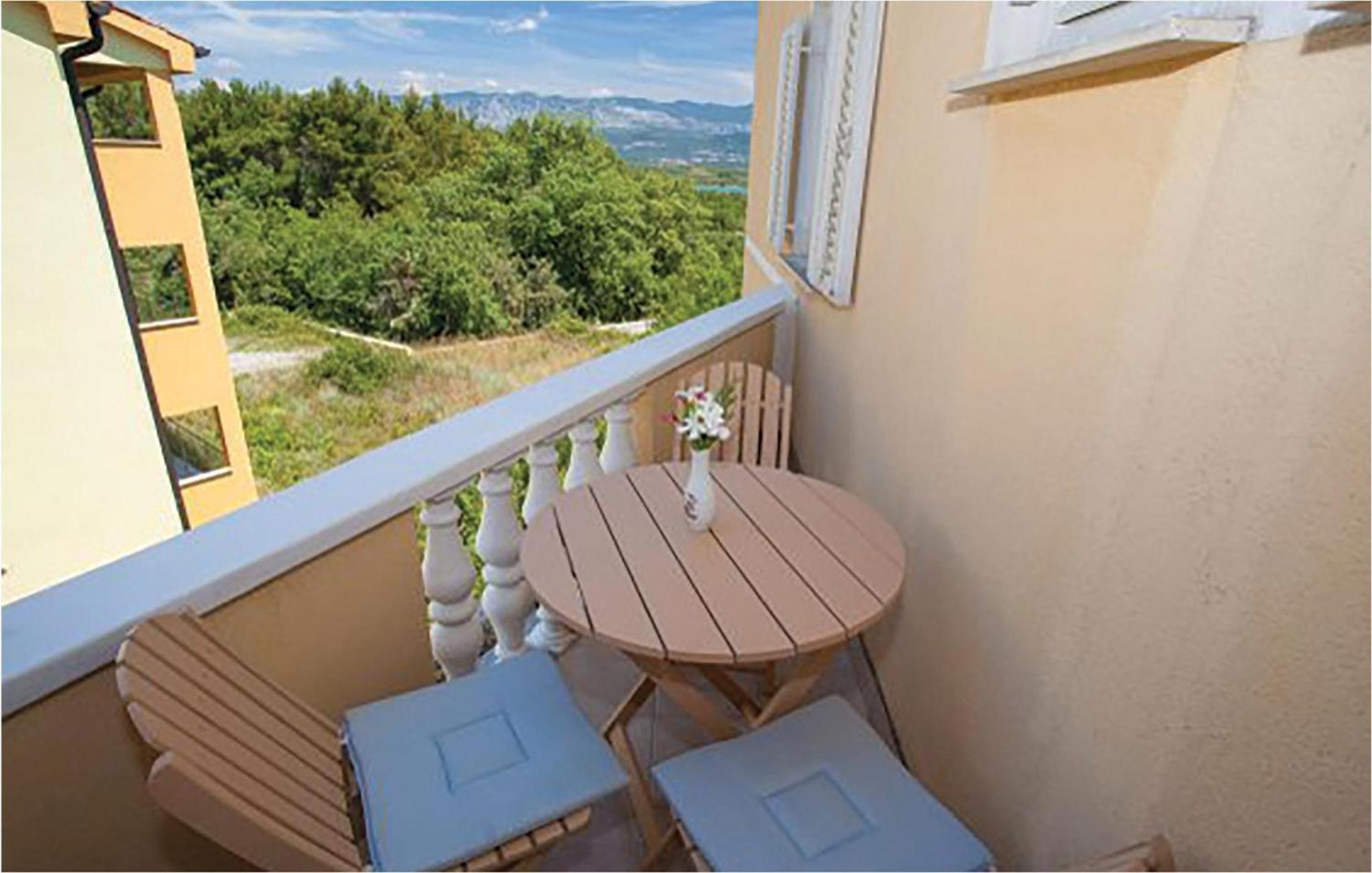 1 Bedroom Beautiful Apartment In Малинска Экстерьер фото