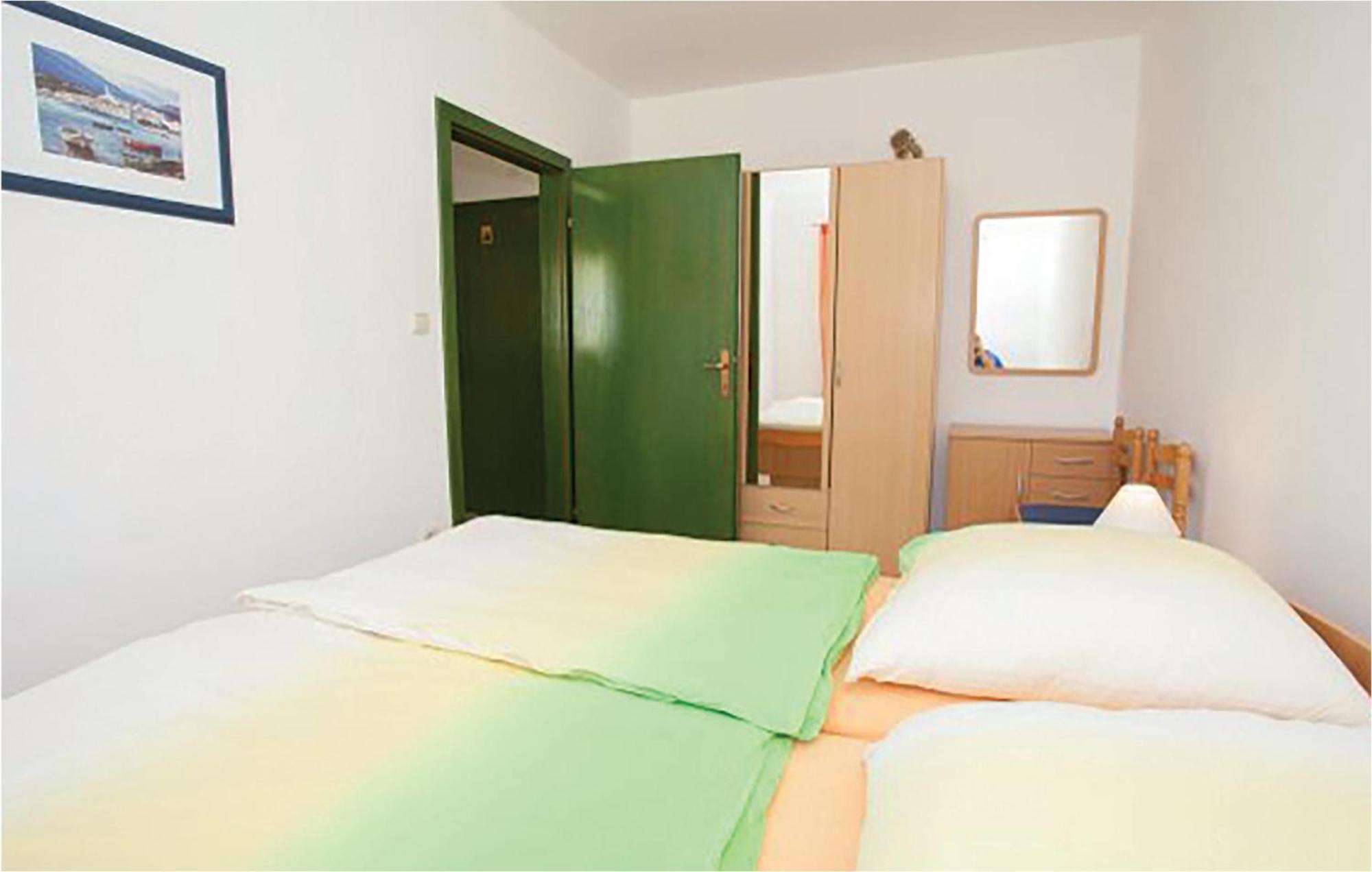 1 Bedroom Beautiful Apartment In Малинска Экстерьер фото